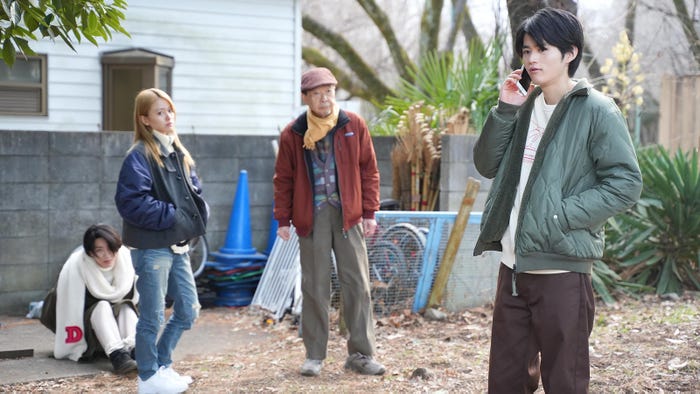 長妻怜央、山本舞香、綾田俊樹、鈴鹿央士「闇バイト家族」第8話(C)「闇バイト家族」製作委員会