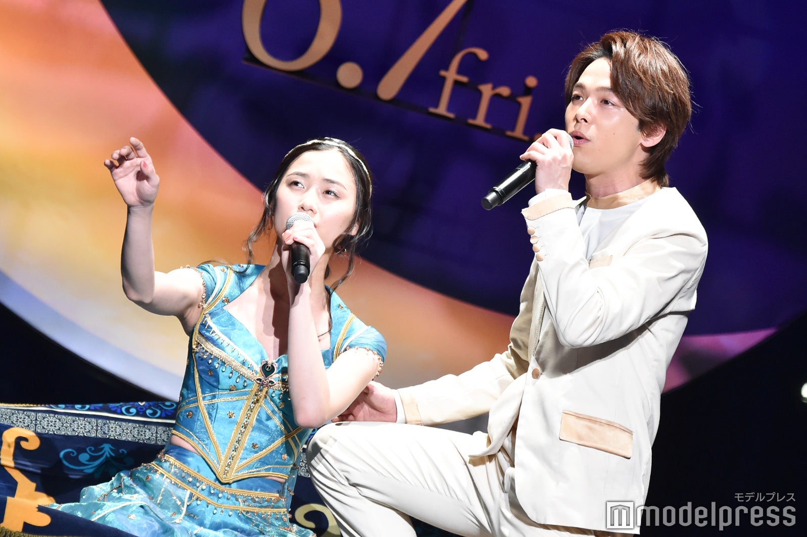 （左から）木下晴香、中村倫也（C）モデルプレス