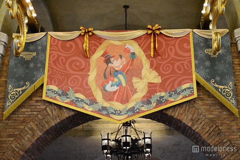 ミラコスタ通りの回廊／グーフィー