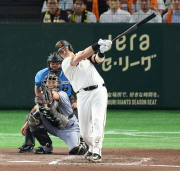 2戦連発の巨人・ダルベック 虎の4番・佐藤輝を語る「失敗をしない、確実に仕留める」 メジャー259発の左打者との共通点も「コンタクトが非常に上手」