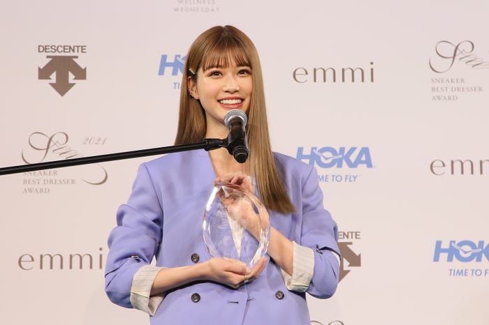 生見愛瑠/「スニーカーベストドレッサー賞 2021」より