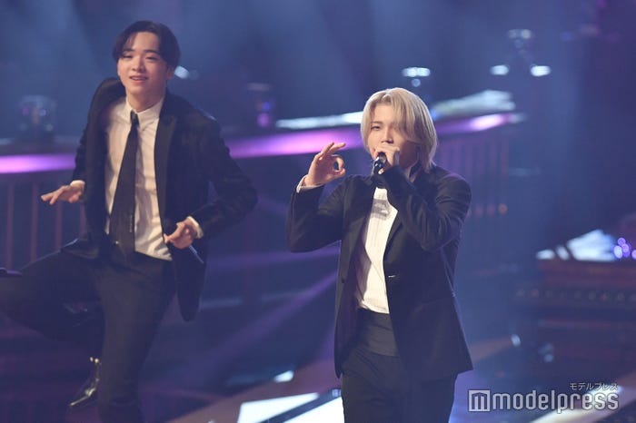 パフォーマンスでは一転笑顔を見せたRYUHEIとSHUNTO (C)モデルプレス