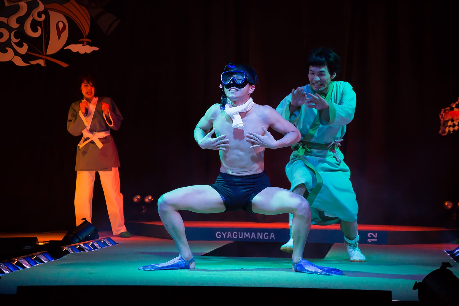 初演舞台写真（C）増田こうすけ／集英社 （C）「復刻 舞台 増田こうすけ劇場 ギャグマンガ日和 ～奥の細道 地獄のランウェイ編～」 製作委員会