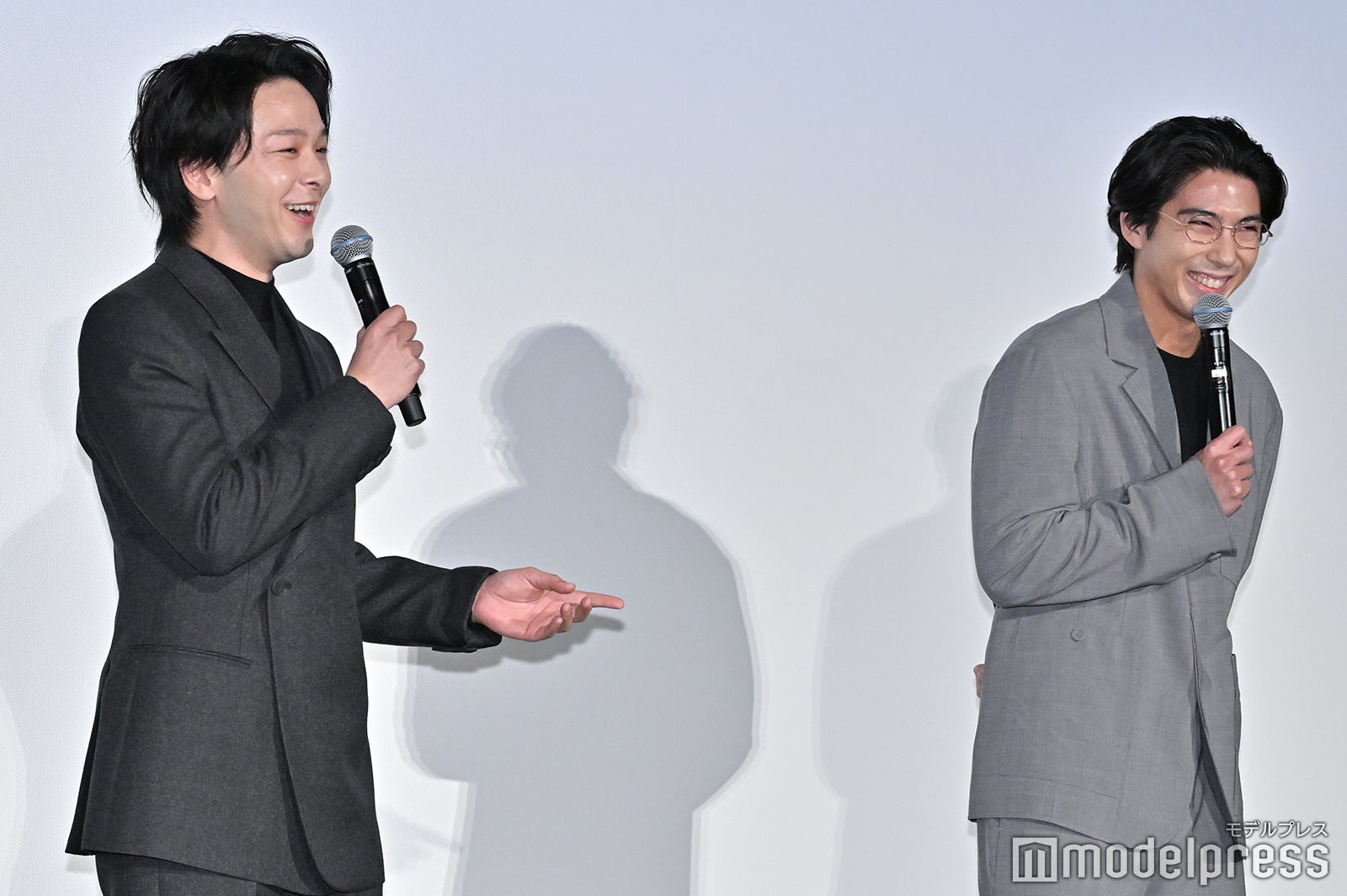 中村倫也、賀来賢人（C）モデルプレス