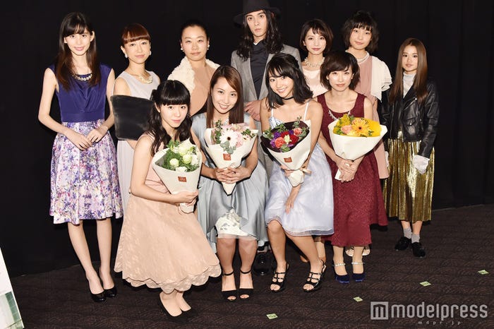 (前列左から)飯田祐真、増田有華、武田玲奈、高見こころ(後列左より)金城茉奈、あやまん監督、いとうあさこ、栗原類、入来茉里、芋生悠、fumika (C)モデルプレス
