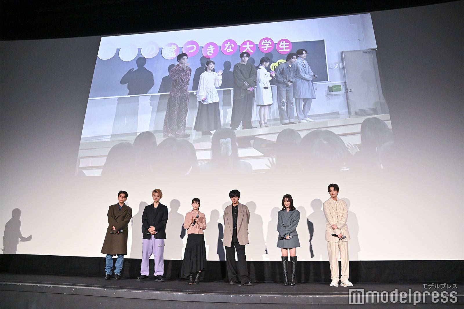 （左より）倉悠貴、佐野勇斗、浜辺美波、赤楚衛二、山下美月、西垣匠（C）モデルプレス