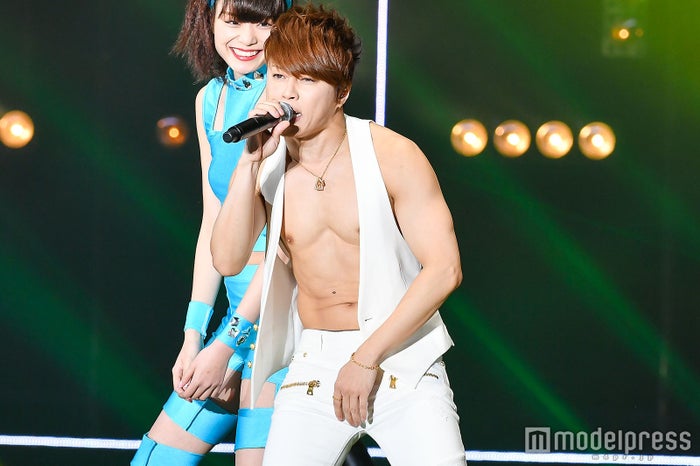 西川貴教 Tmrデビュー24周年にミニスカ 雄っぱい ショット公開 サービス精神がすごい とファン絶賛 モデルプレス 西川貴教 Tmrデビュー24周年にミニスカ 雄っぱい ショット公開 サービス精神がすごい とファン絶賛 モデルプレス