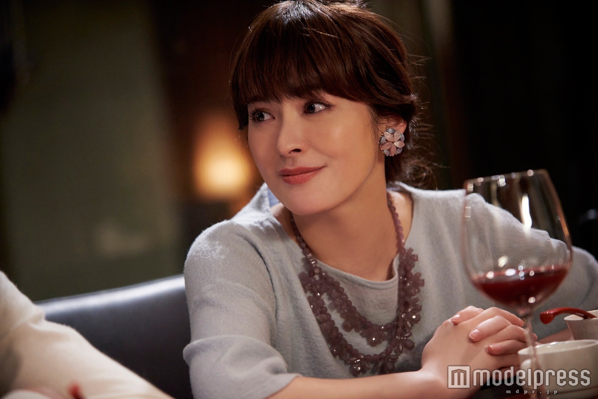 デコラティヴなアクセ使いは真似したい（C）峰なゆか／ドラマ「女くどき飯 Season2」製作委員会・MBS