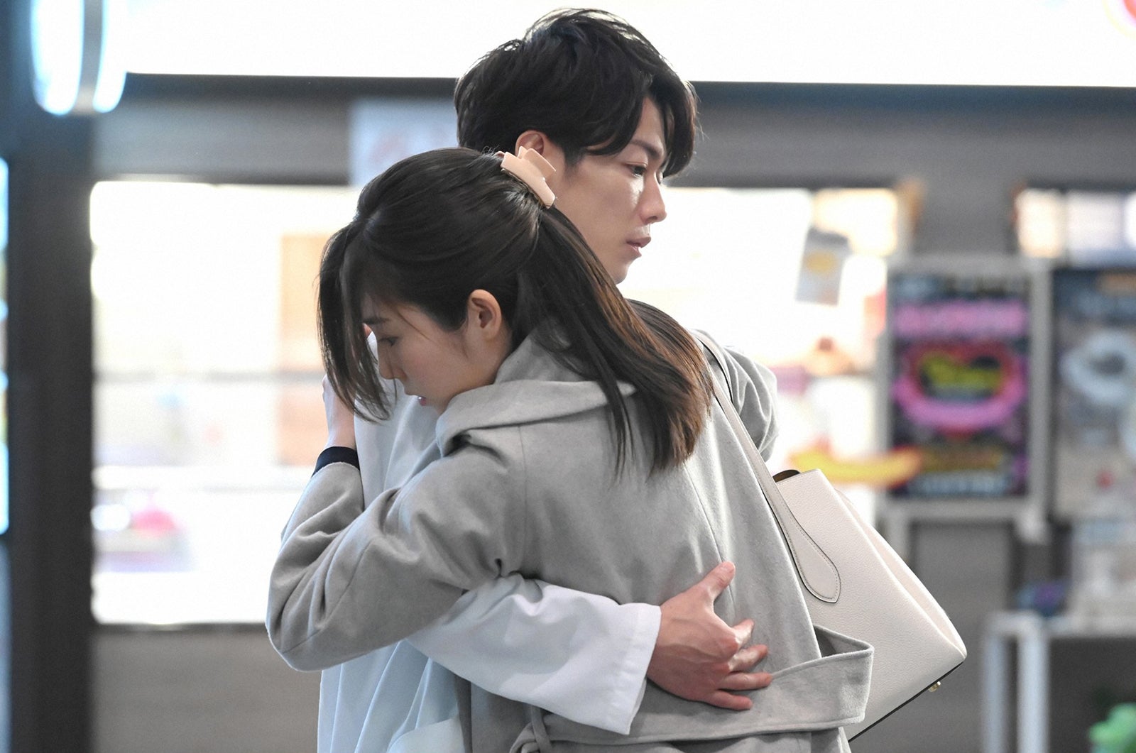 佐藤健、蓮佛美沙子／「恋はつづくよどこまでも」第6話より（C）TBS