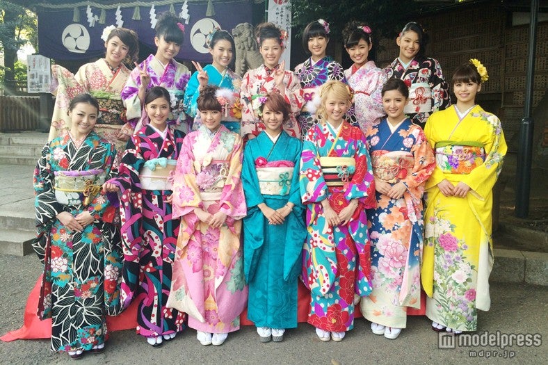 E-girls、艶やか晴れ着姿で新たな誓い「リアルに狙っていきたい」