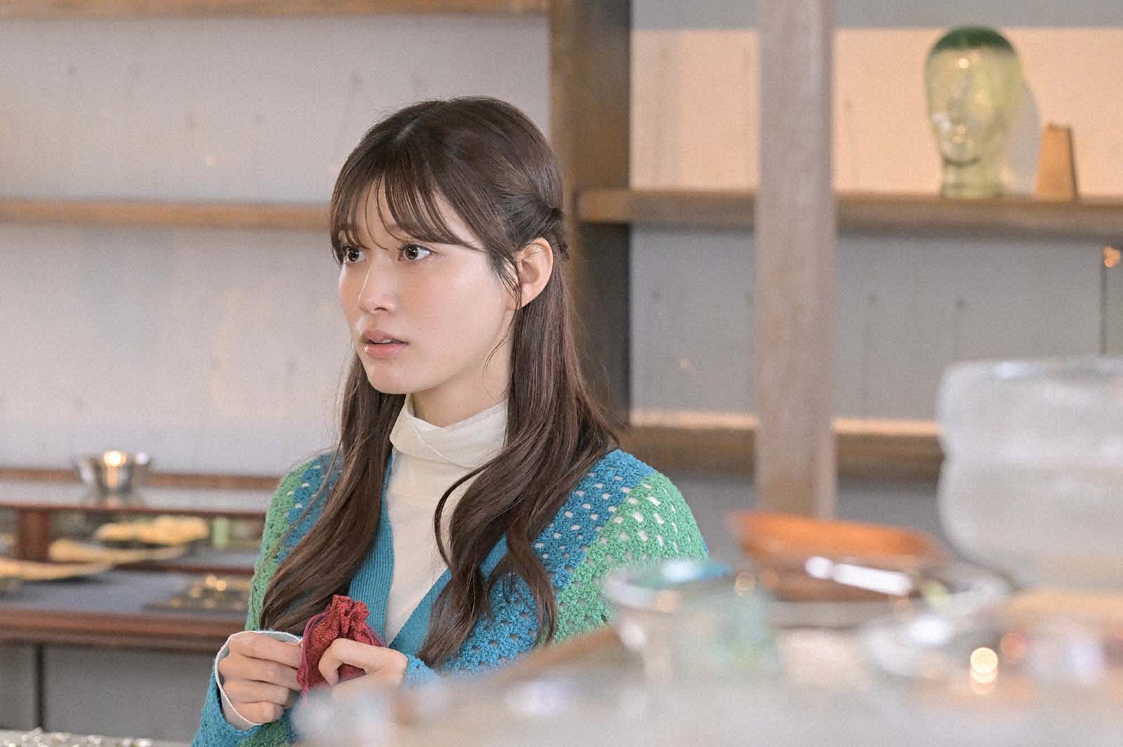 生見愛瑠「くるり～誰が私と恋をした？～」第2話より（C）TBS