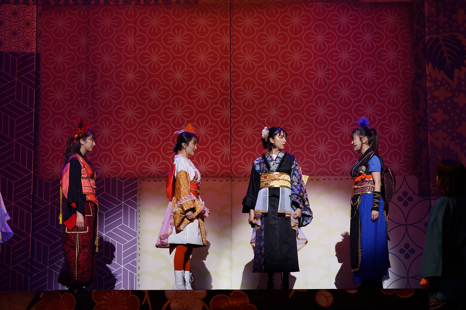 ももいろクローバーZ（左から）佐々木彩夏、百田夏菜子、玉井詩織、高城れに／「第2回ももクロ一座 特別公演」舞台写真（撮影：コサカイカツミ）