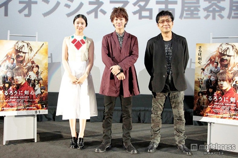 （左から）武井咲、佐藤健、大友啓史監督