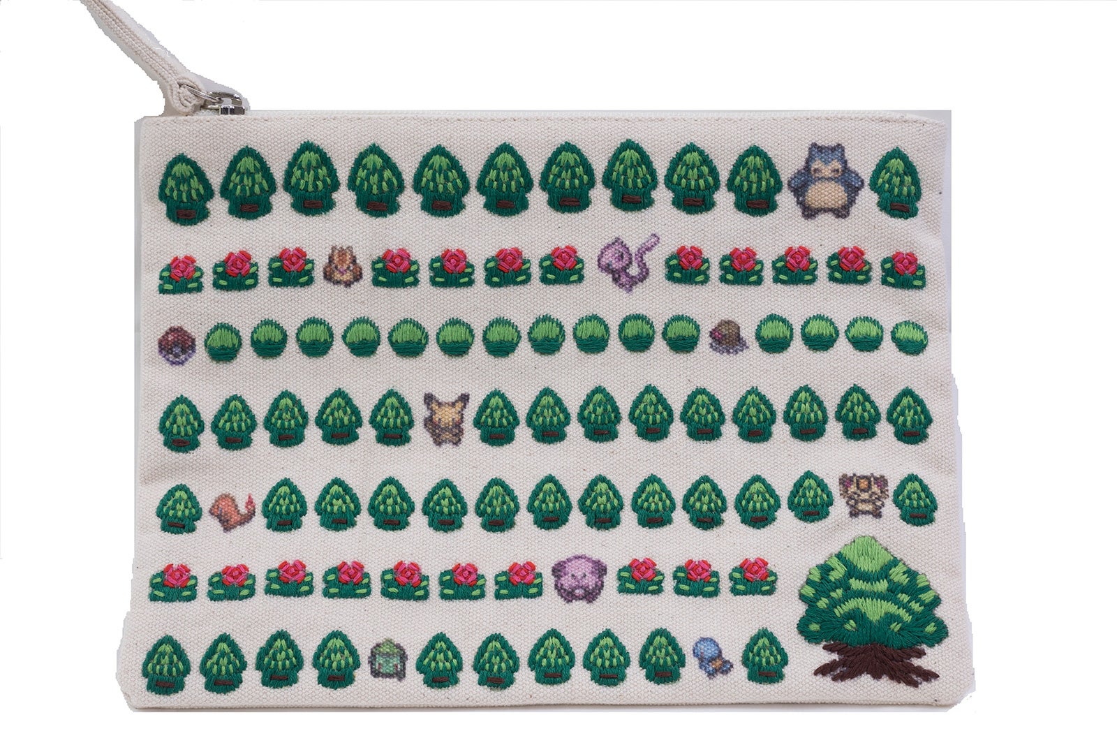 ポーチ8,208円（C）2017 Pokémon. （C）2017 Pokemon. （C）1995-2017 Nintendo/Creatures Inc./GAME FREAK inc.