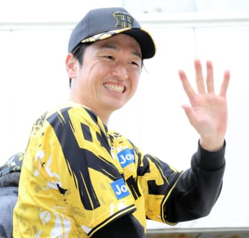 阪神・近本 自主トレ中の沖永良部島で打ち上げ花火 「かけがえのない花火で、すごく記憶に残っていく」島民応援に感謝