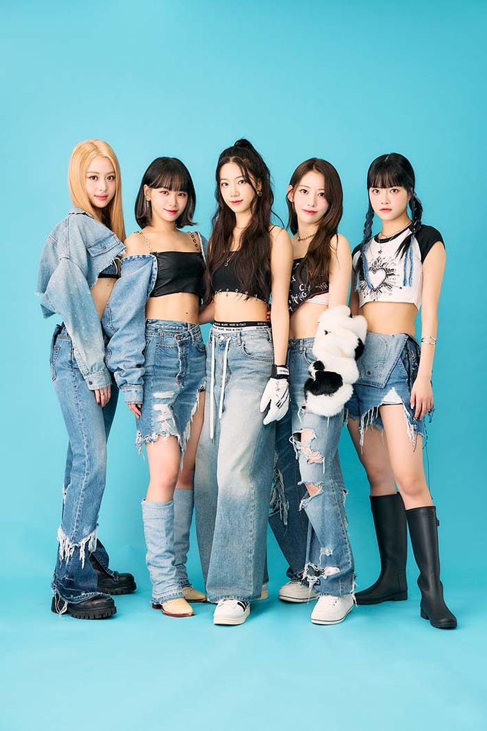 (左から)ホ・ユンジン、キム・チェウォン、カズハ、サクラ、ホン・ウンチェ/LE SSERAFIM(C)TBS/撮影:加藤春日