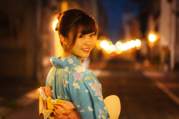 今年の花火大会デートは上手くいきそう!/photo by ぱくたそ