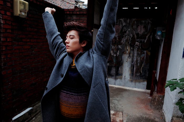 新田真剣佑ファースト写真集『UP THE ROAD』撮影:桑島智輝/2019年2月1日発売(幻冬舎)