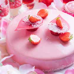 「ストロベリーデザートビュッフェ~お花の世界にかこまれて~」/画像提供:大阪ヒルトン