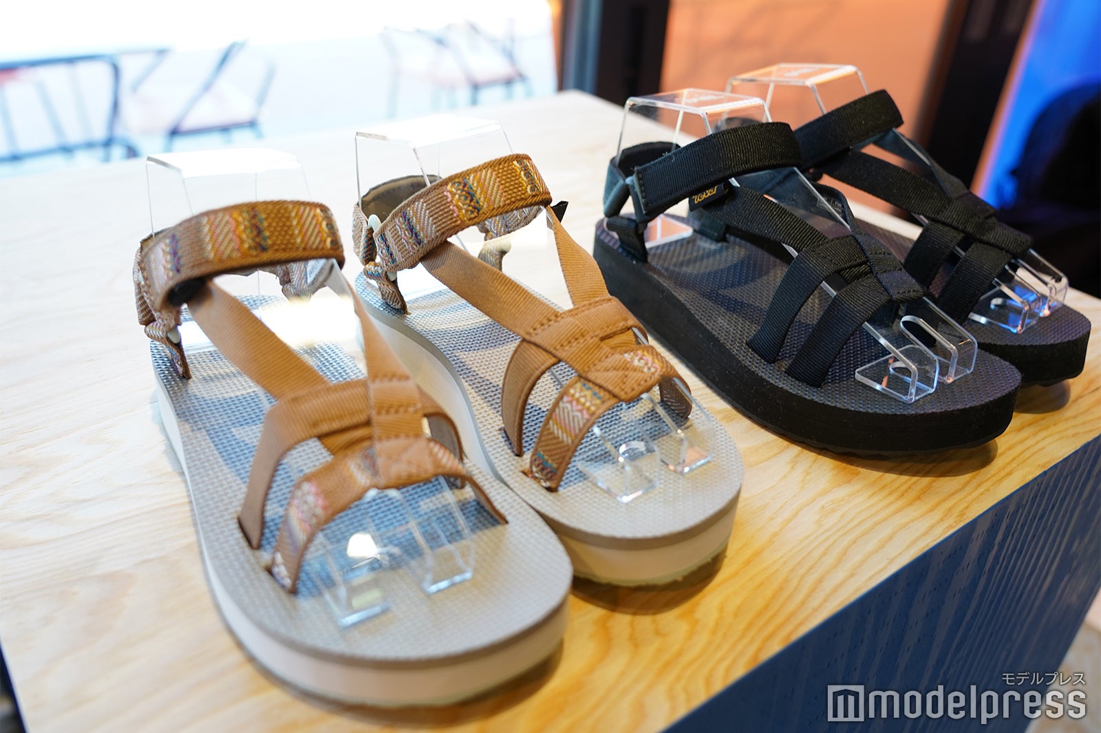 さりげない柄がフェミニン！（C）モデルプレス