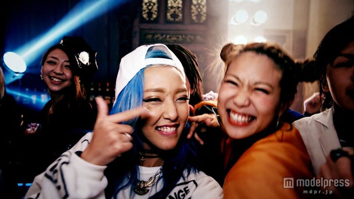 DJ Am0/「COME PARTY!」より(C)キングレコード