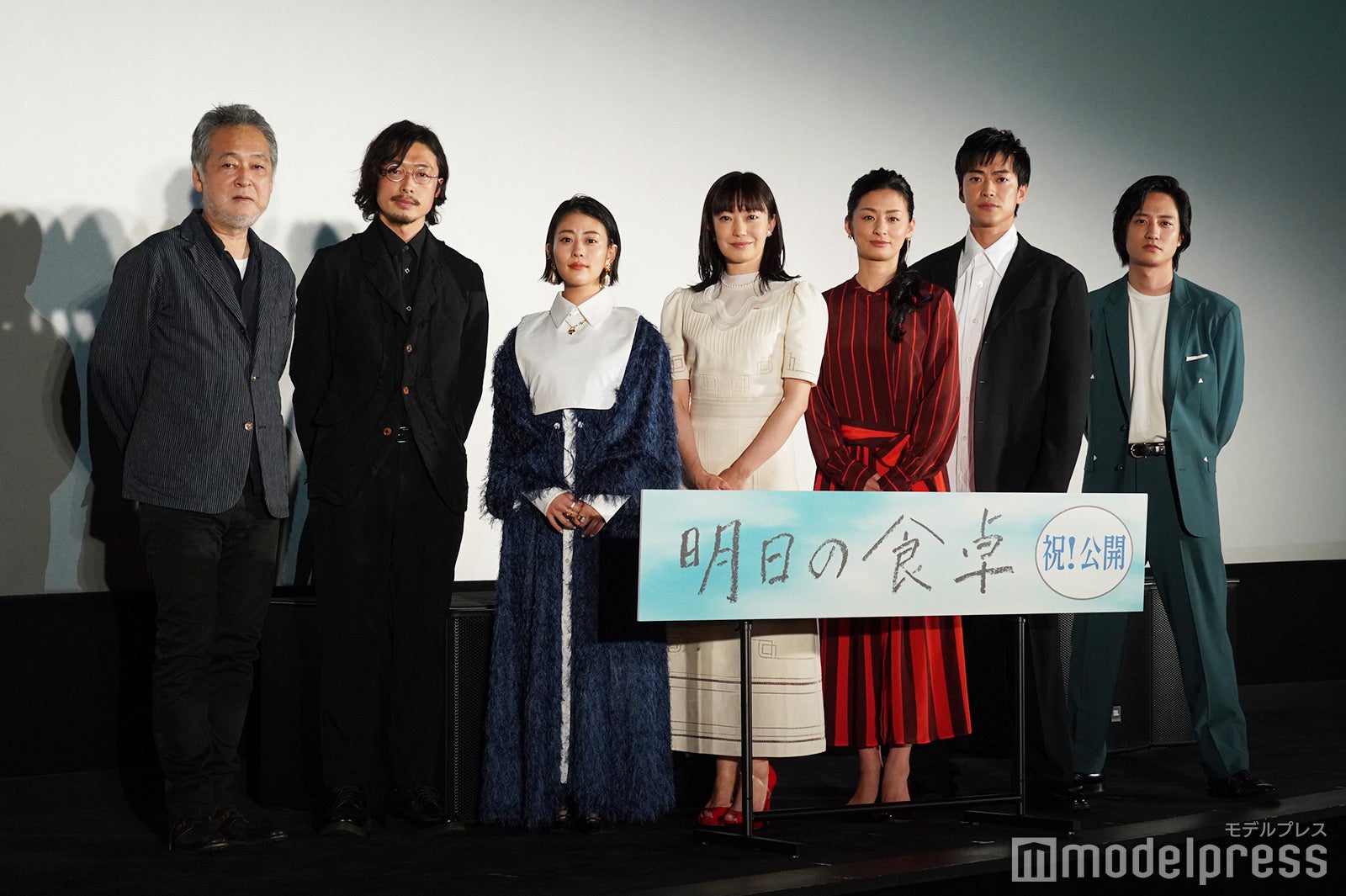 （左から）瀬々敬久監督、和田聰宏、高畑充希、菅野美穂、尾野真千子、大東駿介、藤原季節（C）モデルプレス
