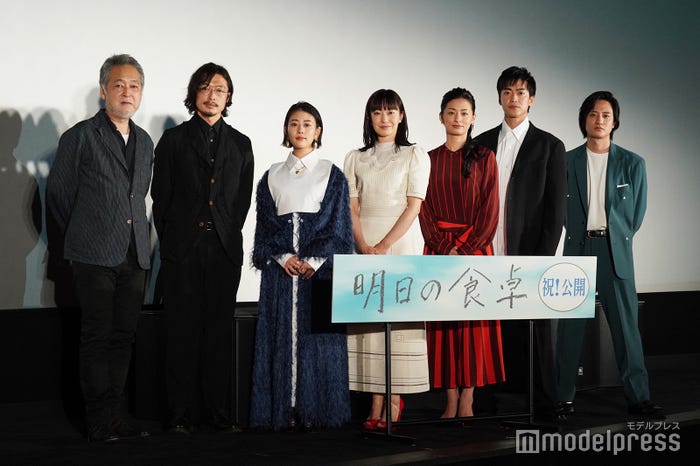 (左から)瀬々敬久監督、和田聰宏、高畑充希、菅野美穂、尾野真千子、大東駿介、藤原季節(C)モデルプレス