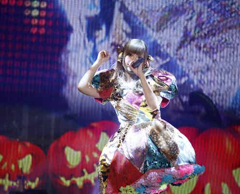 きゃりー、ハロウィンライブでハイテンションパフォーマンス “神対応”にファン歓喜