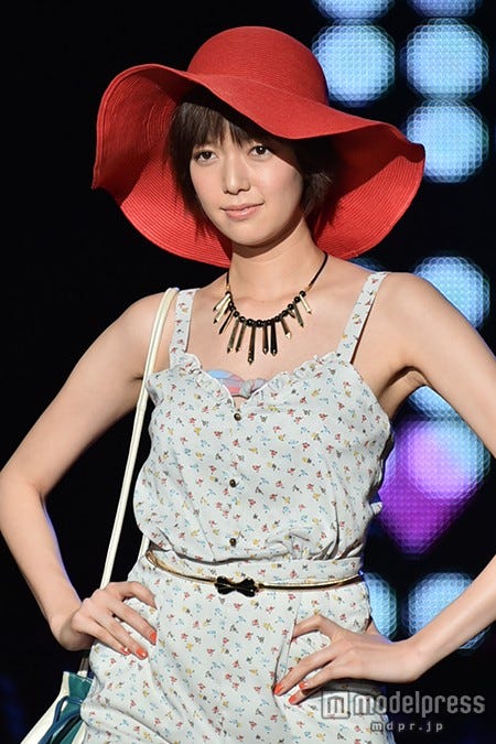 画像67 76 ローラ 紗栄子 小嶋陽菜 セクシードレスで競演 美バスト 美脚にうっとり 写真特集 モデルプレス