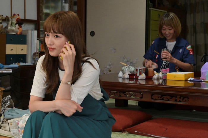 川口春奈、工藤夕貴「着飾る恋には理由があって」第7話より(C)TBS