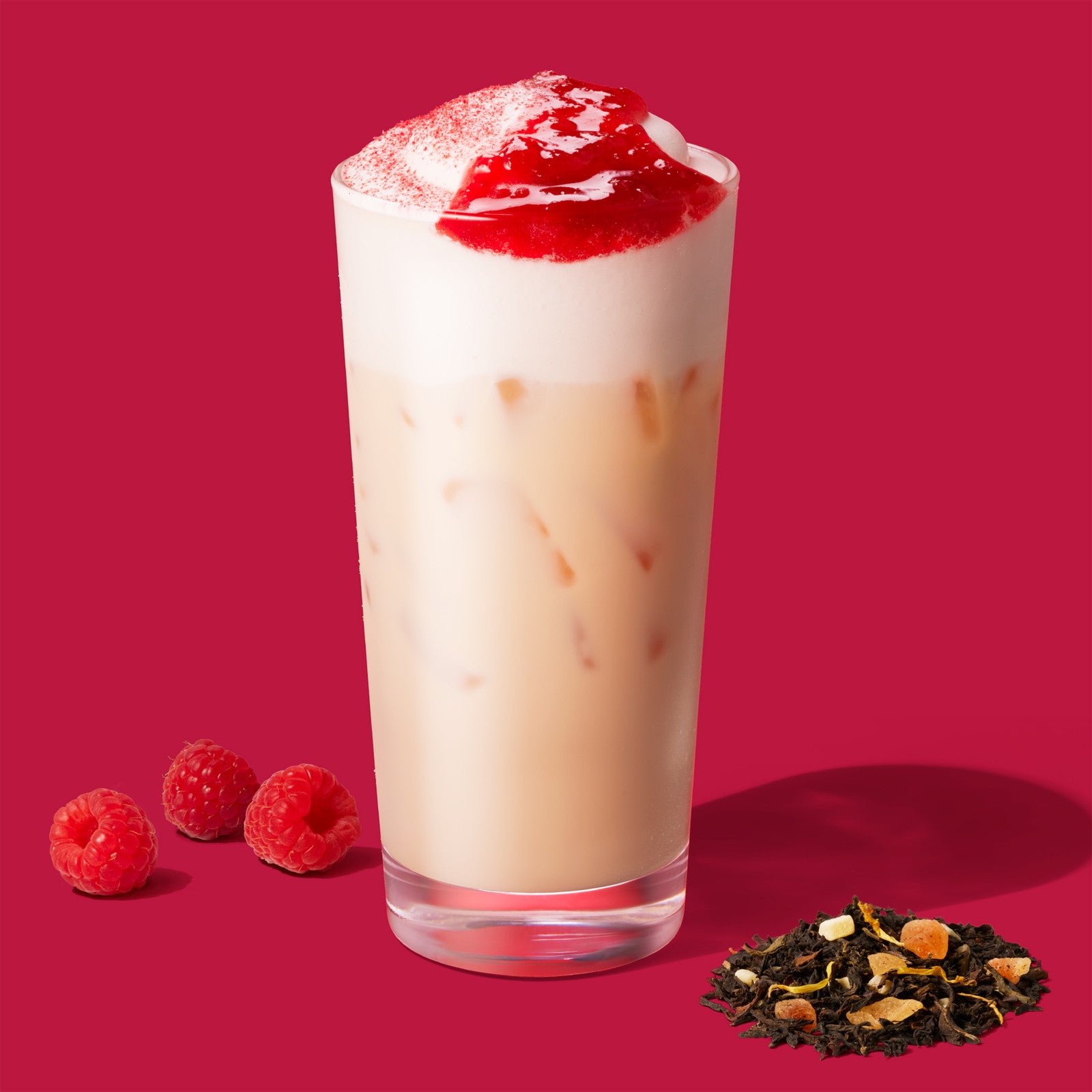 レッド ラズベリー & ジョイフルメドレー ムース ティー ラテ／提供画像