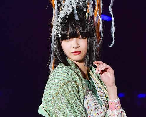 新川優愛、黒髪パッツンボブでガラリイメチェン<TGC2017 S/S>