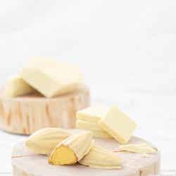 〈モロゾフ〉北海道 白いチョコレートケーキ 1個194円、3個入り 583円、4個入918円、9個入1,965円、12個入2,527円/提供画像