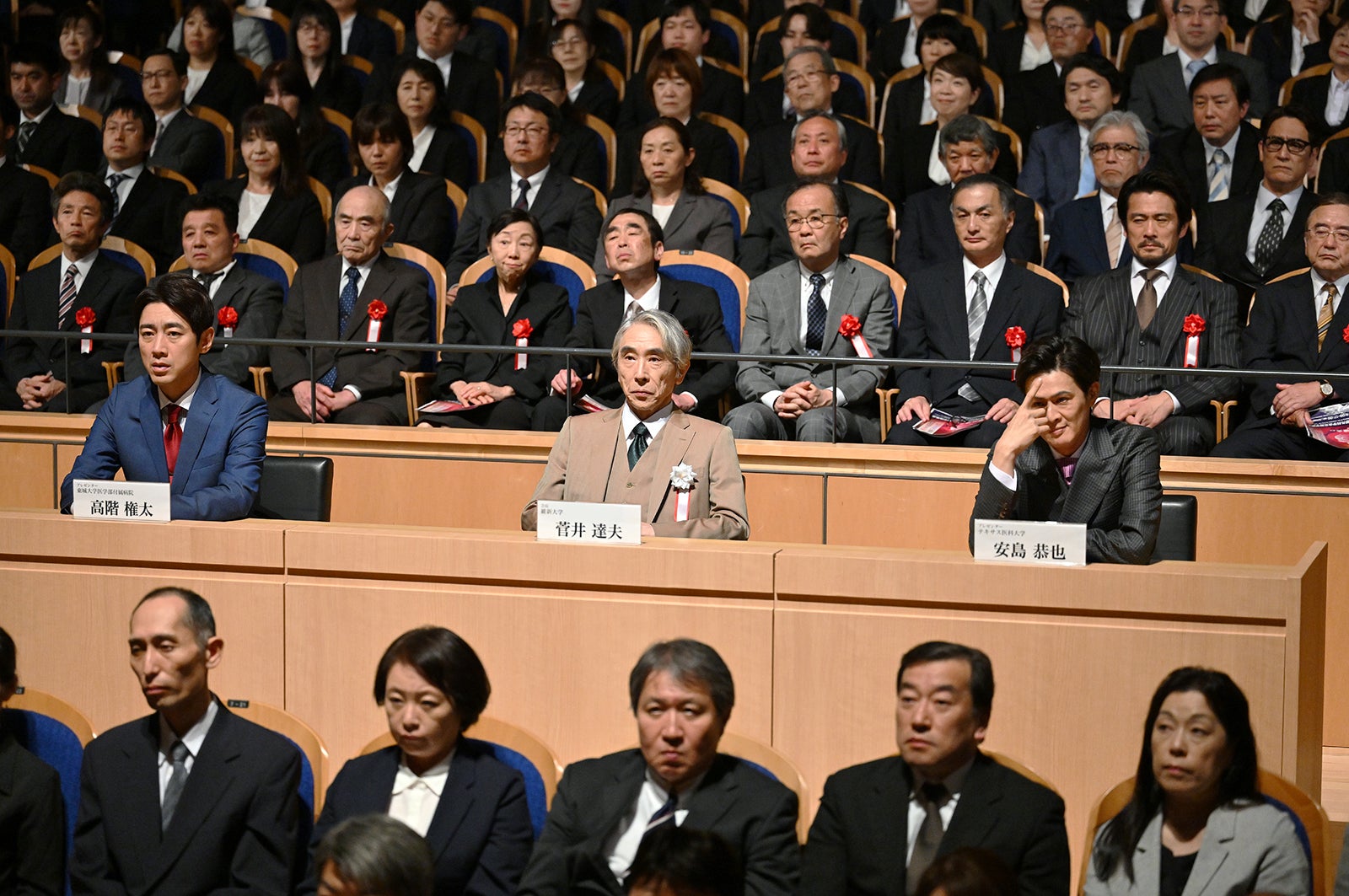 小泉孝太郎、段田安則、新納慎也「ブラックペアン シーズン２」第2話より（C）TBS