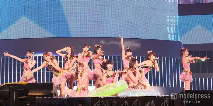 a-nationでパフォーマンスをするSUPER☆GiRLS