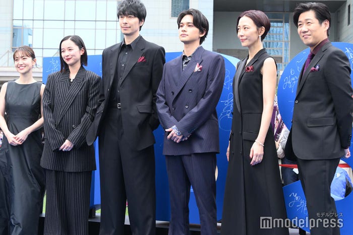 (左から)大島優子、堀田真由、長谷川博己、北村匠海、木村佳乃、林泰文(C)モデルプレス