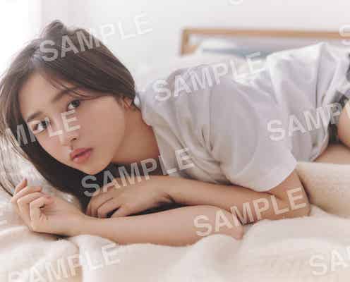 乃木坂46井上和、ベッドでナチュラルな姿披露 美貌際立つ<あの頃、乃木坂にいた>
