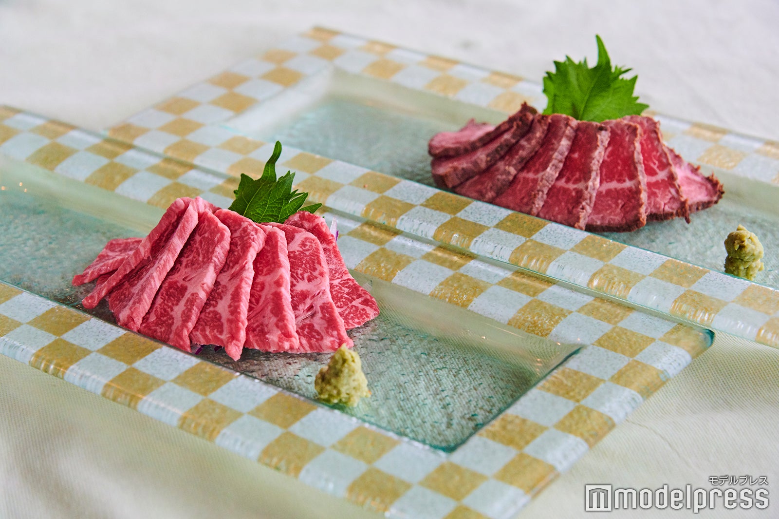 脂身がとろける「牛刺し」も絶品（C）モデルプレス