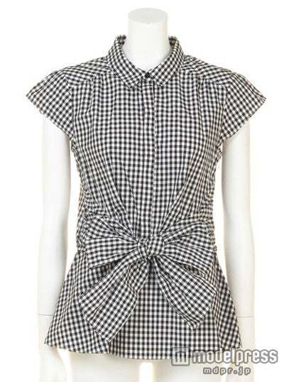 ウエストリボンぺプラムブラウス「Apuweiser-riche」16,200円（税込）