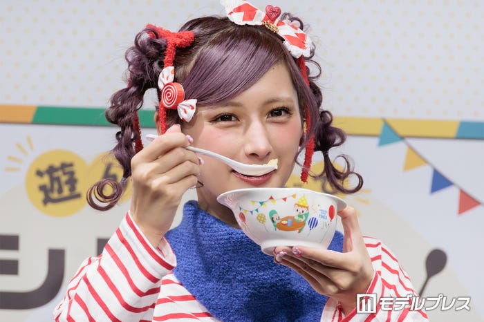 しなこ(C)モデルプレス