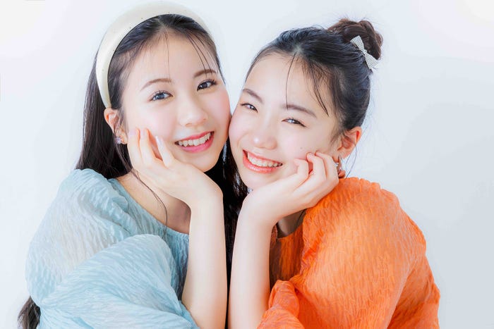 工藤唯愛、稲垣来泉/撮影:藤井大介「nicola」5月号掲載(提供写真)