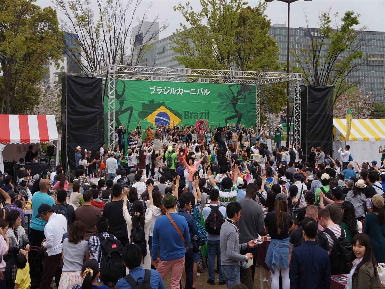 毎年盛況のサンバステージ／画像提供：フェスティバルコミュニケーション実行委員会