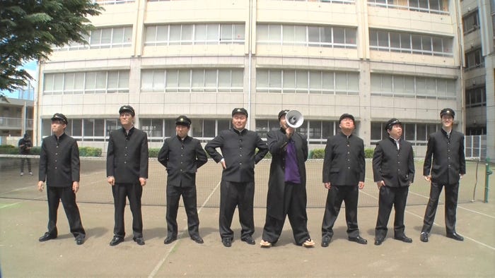 (左から)松丸亮吾、菊田竜大、秋山寛貴、岡部大、長田庄平、松尾駿、せいや、粗品(C)フジテレビ