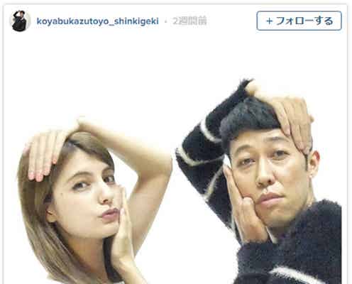 モデル小籔千豊の“カズニョロポーズ”が話題 小顔効果も?