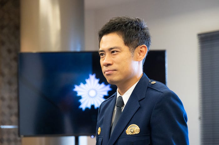 伊藤淳史「ケイジとケンジ、時々ハンジ。」第2話より(C)テレビ朝日
