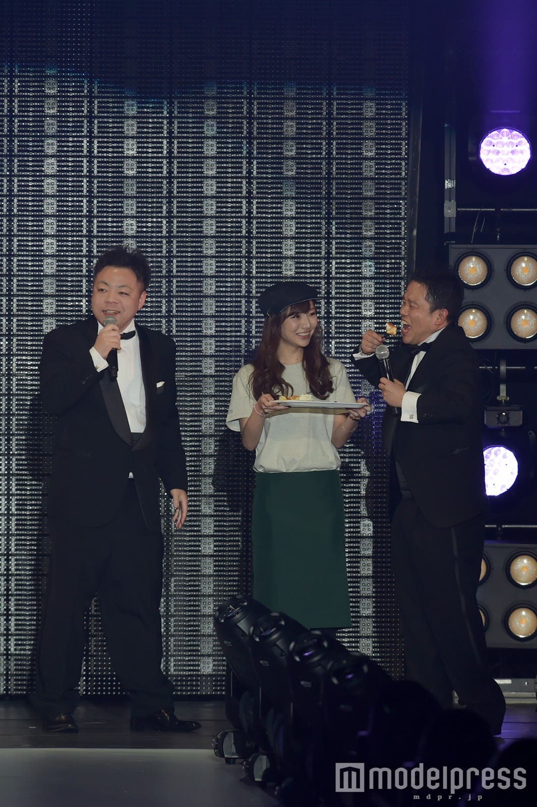 ダイアンの2人がプレミアムパンケーキを試食 (C)モデルプレス