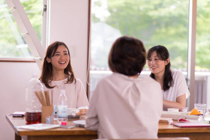 周囲に気を遣わせがちな人の特徴！