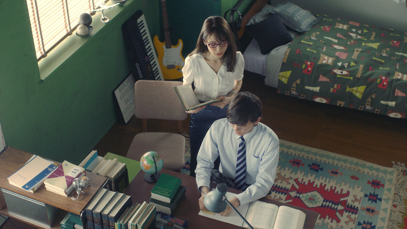 泉里香、濱田龍臣／「家庭教師」篇より（提供写真）