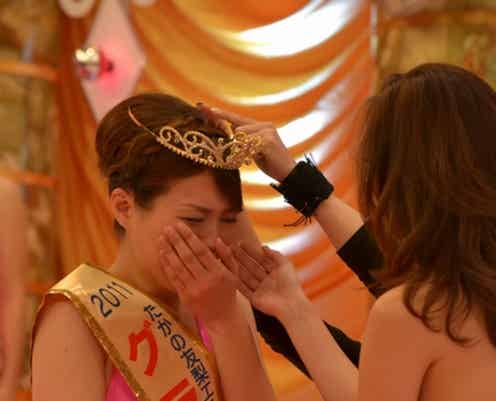 沢尻エリカが笑顔で祝福 「たかの友梨エステティックシンデレラ」グランプリ決定