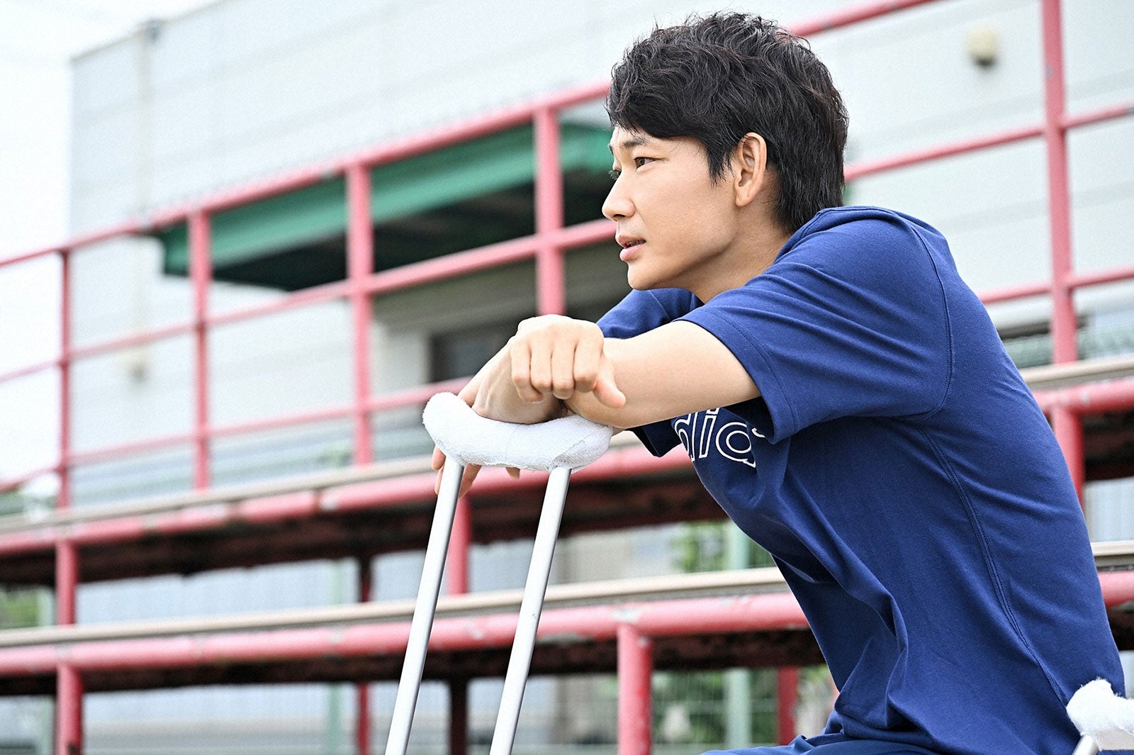 綾野剛／「オールドルーキー」第6話より（C）TBS